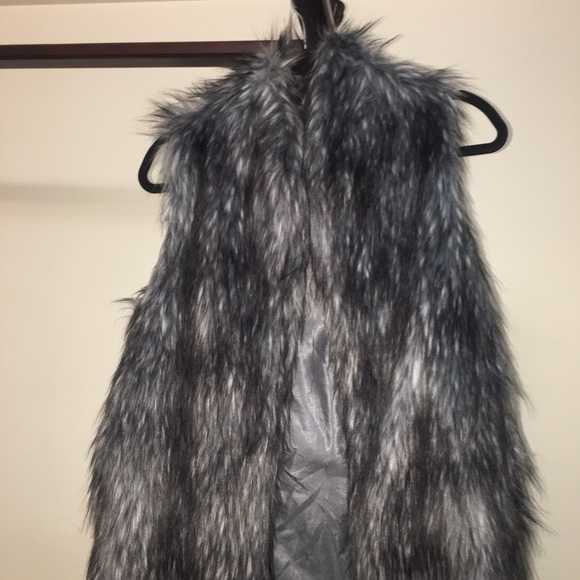 Grey fur vest - Picture 2 of 3